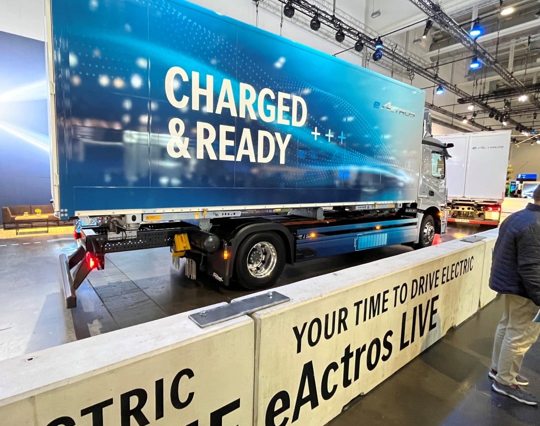 E-Actros Live at IAA 2022 equiped with Onspot automatic snow chains 1080w