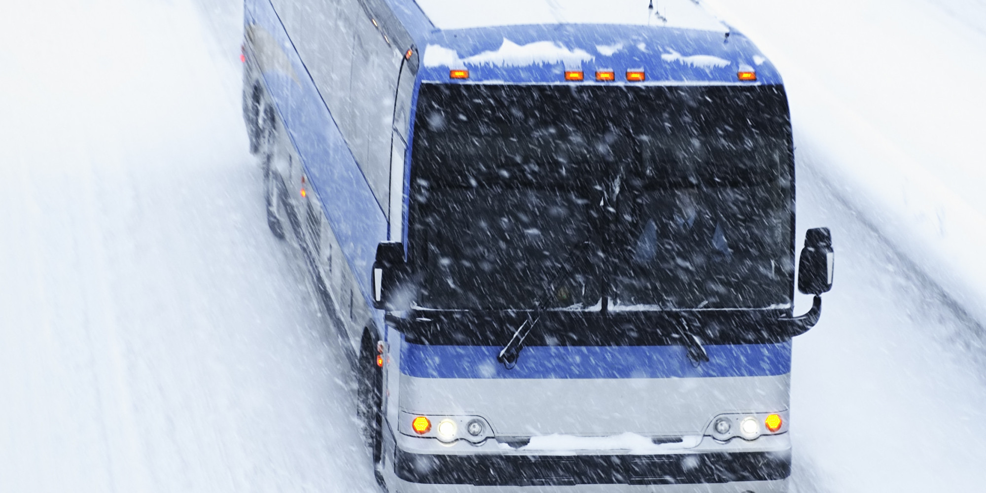 o-GREYHOUND-BUS-SNOW-facebook-1